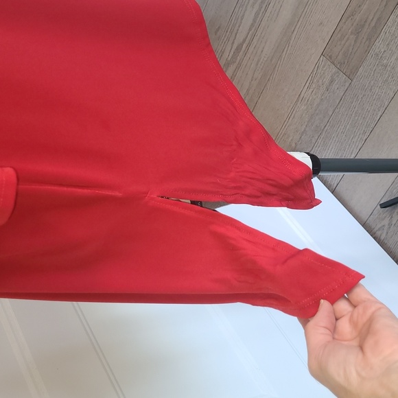 2 for $25, EUC red scoop neck 3/4 sleeve top - Picture 3 of 7